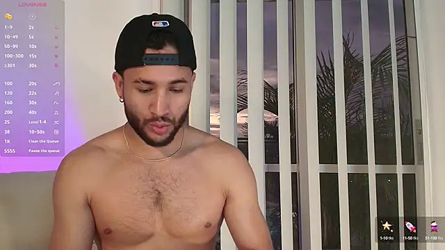 Snapshot of Valentinoford chatting on 02-12-25, 11:30 Valentinoford online show from 02-12-25, 11:30