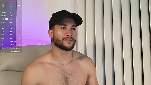 Snapshot of Valentinoford chatting on 02-13-25, 02:34 Valentinoford online show from 02-13-25, 02:34