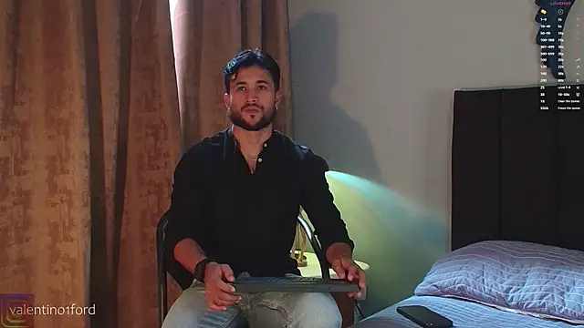 Snapshot of Valentinoford chatting on 09-10-25, 08:42 Valentinoford online show from 09-10-25, 08:42