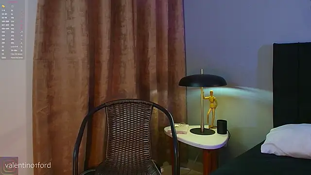 Snapshot of Valentinoford chatting on 10-06-25, 07:33 Valentinoford online show from 10-06-25, 07:33