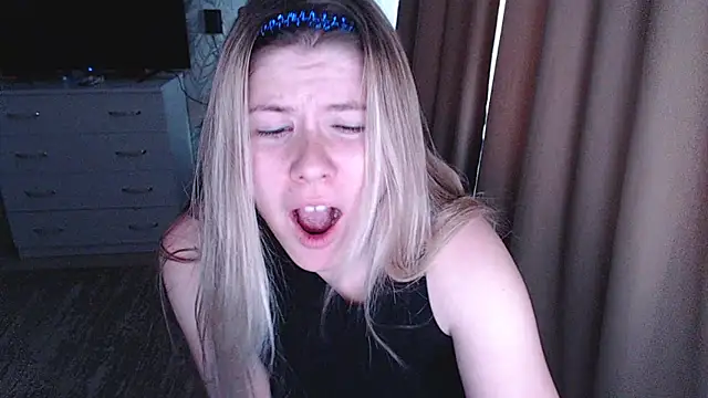 Snapshot of MelissaXKinky chatting on 12-25-24, 10:06 MelissaXKinky online show from 12-25-24, 10:06