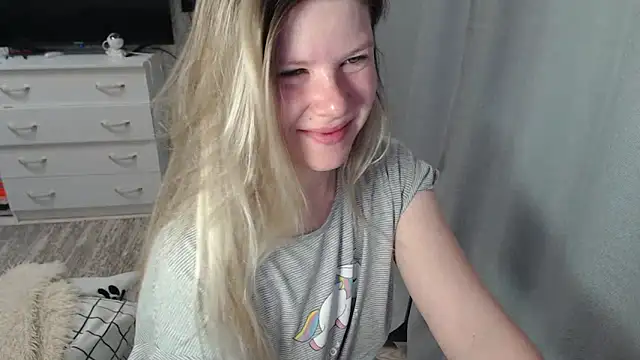 Snapshot of MelissaXKinky chatting on 03-05-25, 02:03 MelissaXKinky online show from 03-05-25, 02:03