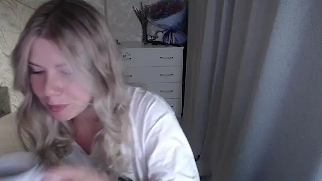 Snapshot of MelissaXKinky chatting on 09-28-25, 05:40 MelissaXKinky online show from 09-28-25, 05:40