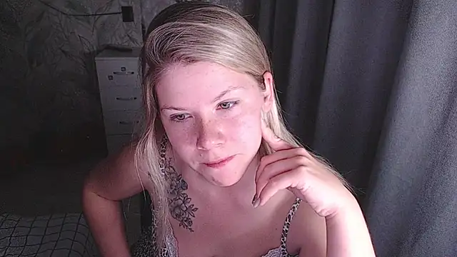 Snapshot of MelissaXKinky chatting on 10-20-25, 06:41 MelissaXKinky online show from 10-20-25, 06:41