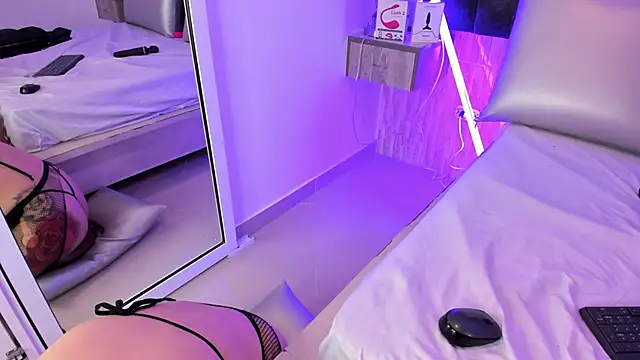 Charlotte Myers online show from 02-13-25, 05:44