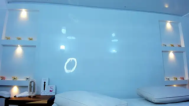 Snapshot of Dalia-Prada chatting on 11-14-25, 05:17 Dalia-Prada online show from 11-14-25, 05:17