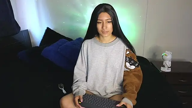 Snapshot of tony_and_sophia chatting on 12-14-24, 11:18 tony and sophia online show from 12-14-24, 11:18