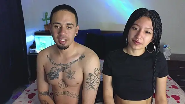 Snapshot of tony_and_sophia chatting on 03-19-25, 11:06 tony and sophia online show from 03-19-25, 11:06