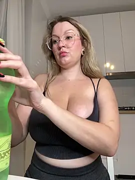 Teya moon  online show from 11-05-25, 07:14