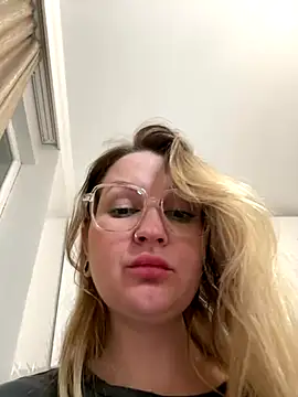 Teya moon  online show from 12-14-25, 11:20