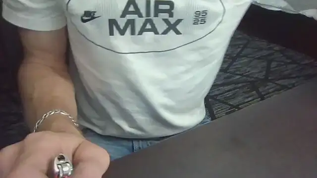 Snapshot of HungStud4You chatting on 10-01-25, 12:38 HungStud4You online show from 10-01-25, 12:38