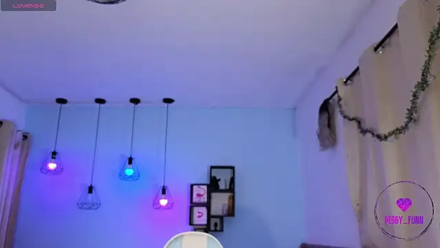 Snapshot of Peggy_Funn chatting on 12-30-24, 02:31 Peggy Funn online show from 12-30-24, 02:31