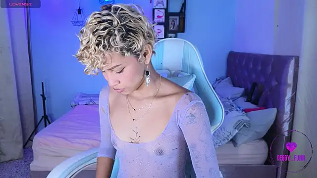 Snapshot of Peggy_Funn chatting on 01-08-25, 12:06 Peggy Funn online show from 01-08-25, 12:06