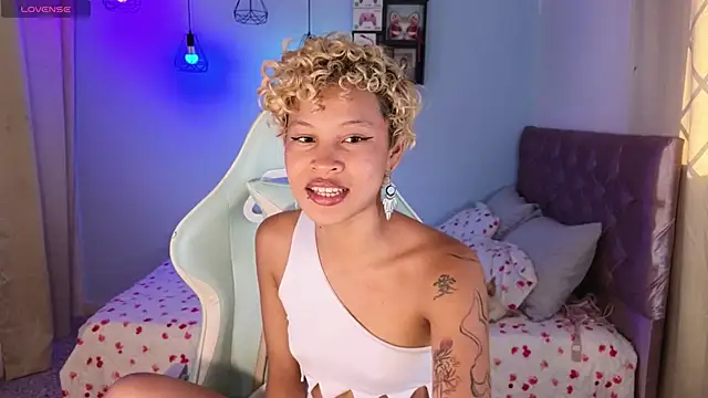 Snapshot of Peggy_Funn chatting on 01-23-25, 09:29 Peggy Funn online show from 01-23-25, 09:29