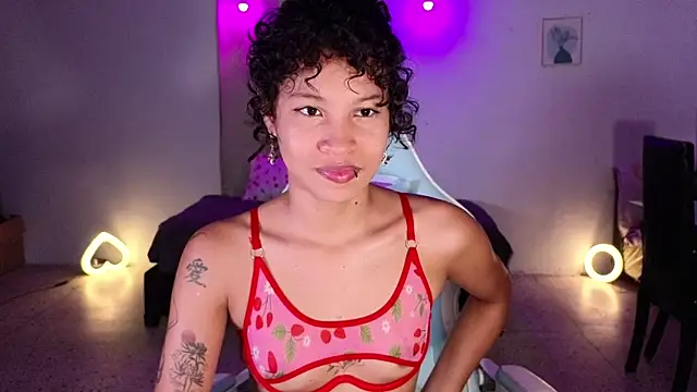 Snapshot of Peggy_Funn chatting on 09-17-25, 11:28 Peggy Funn online show from 09-17-25, 11:28