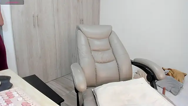 Snapshot of _miamadison chatting on 06-20-26, 10:34 miamadison online show from 06-20-26, 10:34