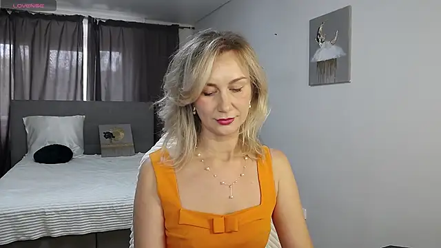 Vanessa Nowak online show from 10-07-25, 10:23