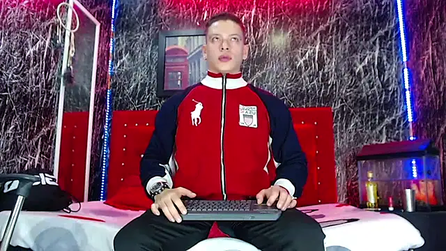 Snapshot of Baxter_Dex chatting on 12-29-24, 06:03 Baxter Dex online show from 12-29-24, 06:03