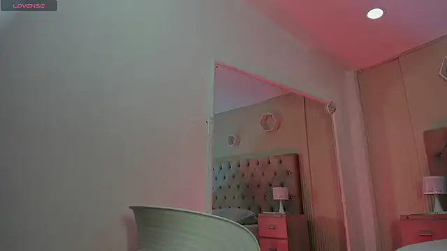 Snapshot of Agathaargent_ chatting on 11-26-25, 04:24 Agathaargent online show from 11-26-25, 04:24