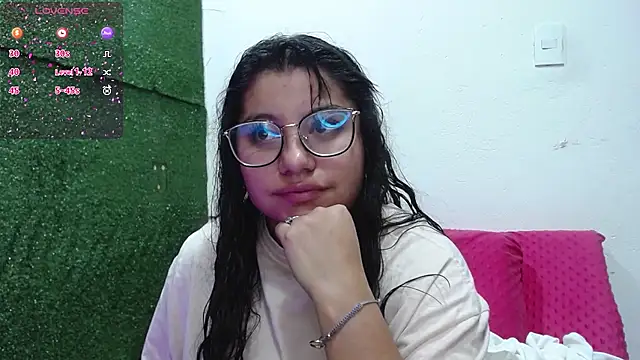 Snapshot of Miaa_Smiith1 chatting on 11-04-25, 10:03 Miaa Smiith1 online show from 11-04-25, 10:03