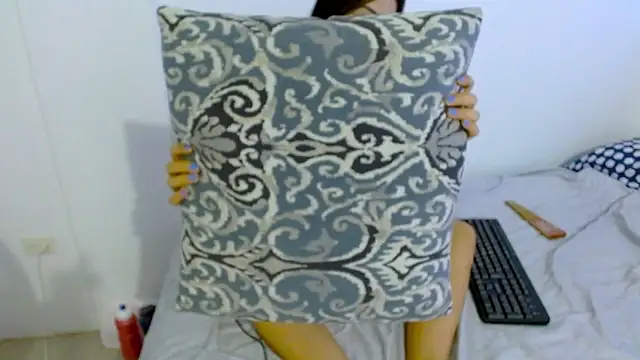 Snapshot of samanta_r_ chatting on 02-13-25, 10:54 samanta r  online show from 02-13-25, 10:54