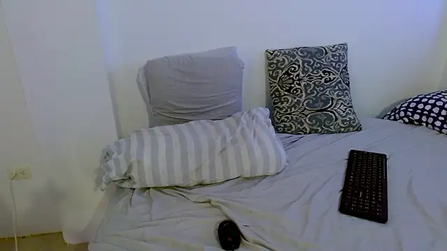 Snapshot of samanta_r_ chatting on 02-15-25, 06:23 samanta r  online show from 02-15-25, 06:23