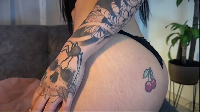 Roxanne 08 online show from 02-24-26, 06:17