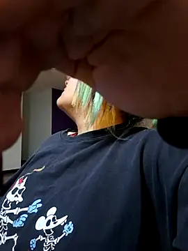 lucky-leah online show from 11-19-25, 03:06