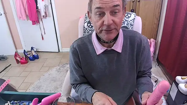 Snapshot of OHMichelleOH chatting on 12-20-25, 11:56 OHMichelleOH online show from 12-20-25, 11:56