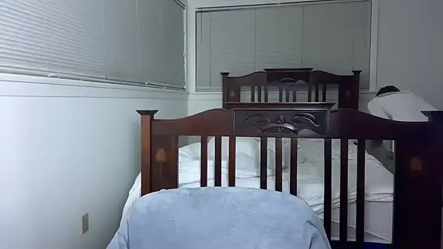 YUMIandbigWOLF online show from 02-21-26, 04:24