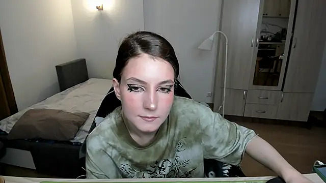 Snapshot of Bridget_fitness chatting on 01-17-25, 06:02 Bridget fitness online show from 01-17-25, 06:02