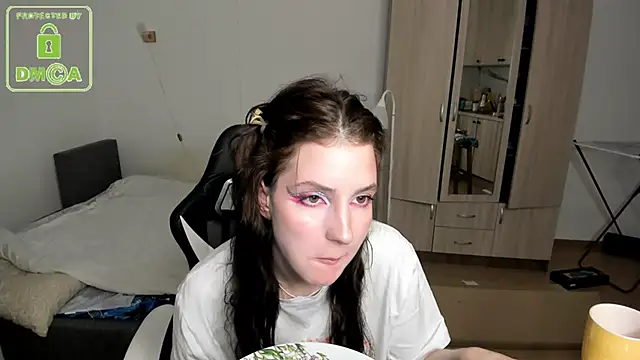 Snapshot of Bridget_fitness chatting on 01-21-25, 05:51 Bridget fitness online show from 01-21-25, 05:51