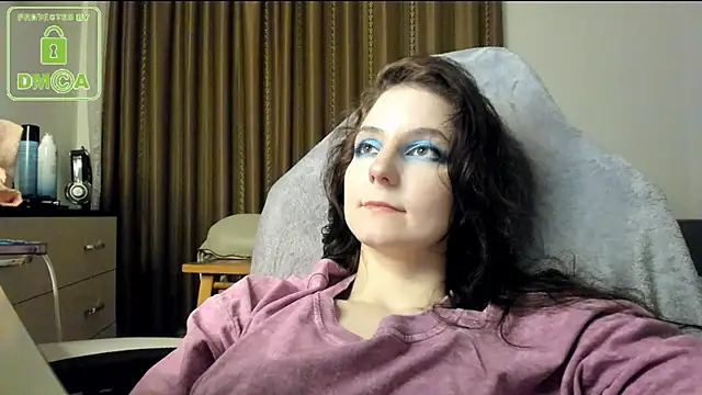 Snapshot of Bridget_fitness chatting on 01-28-25, 06:49 Bridget fitness online show from 01-28-25, 06:49