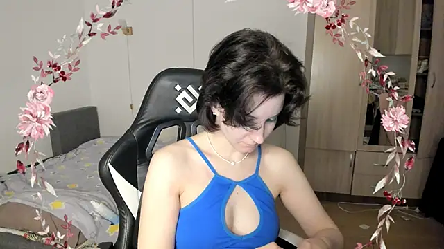 Snapshot of Bridget_fitness chatting on 03-12-25, 04:35 Bridget fitness online show from 03-12-25, 04:35