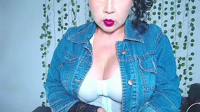 Snapshot of yinetford chatting on 10-23-25, 10:30 yinetford online show from 10-23-25, 10:30