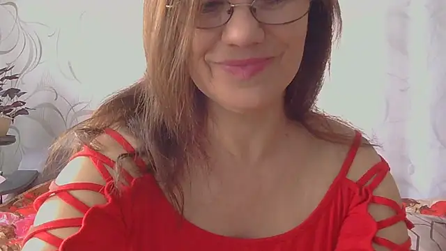 Snapshot of KittyyLaBeauty chatting on 03-15-25, 06:47 KittyyLaBeauty online show from 03-15-25, 06:47