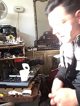 Snapshot of Phelyxx_elgato chatting on 03-19-25, 03:40 Phelyxx elgato online show from 03-19-25, 03:40