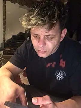 Snapshot of Phelyxx_elgato chatting on 03-20-25, 12:43 Phelyxx elgato online show from 03-20-25, 12:43