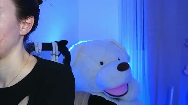 ivyleague  online show from 03-20-26, 06:02