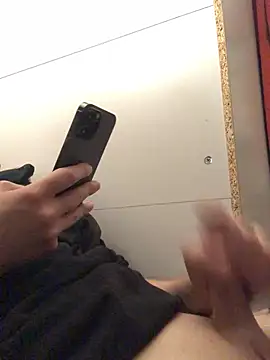 Snapshot of hotmrniceguy chatting on 01-26-25, 04:30 hotmrniceguy online show from 01-26-25, 04:30