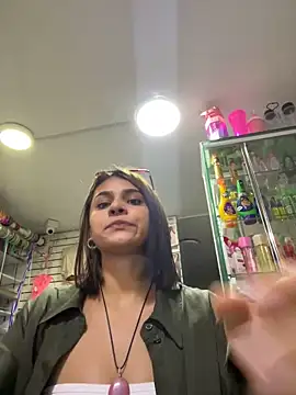 Snapshot of Susi_bell chatting on 03-04-25, 09:54 Susi bell online show from 03-04-25, 09:54