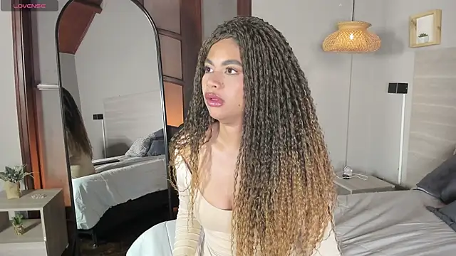 nayah   online show from 04-10-26, 07:51