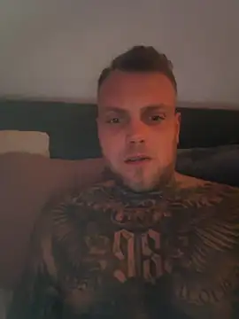 Snapshot of TricolorGyro3 chatting on 10-27-25, 01:20 TricolorGyro3 online show from 10-27-25, 01:20