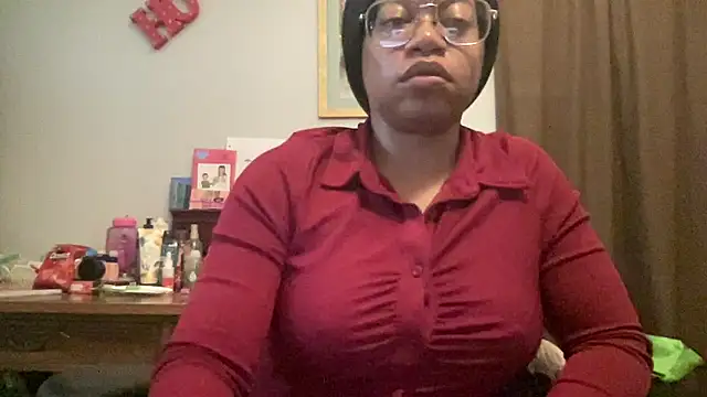 Snapshot of MommyConfident chatting on 09-29-25, 02:44 MommyConfident online show from 09-29-25, 02:44