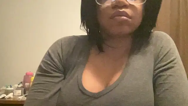 Snapshot of MommyConfident chatting on 01-12-26, 11:10 MommyConfident online show from 01-12-26, 11:10