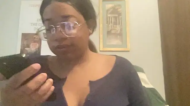 Snapshot of MommyConfident chatting on 05-24-26, 07:52 MommyConfident online show from 05-24-26, 07:52