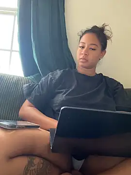 VanessaBling online show from 12-18-25, 04:02