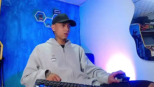 Liam lee online show from 01-12-25, 01:05