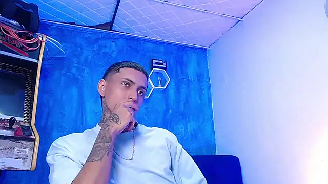 Liam lee online show from 02-10-25, 03:32