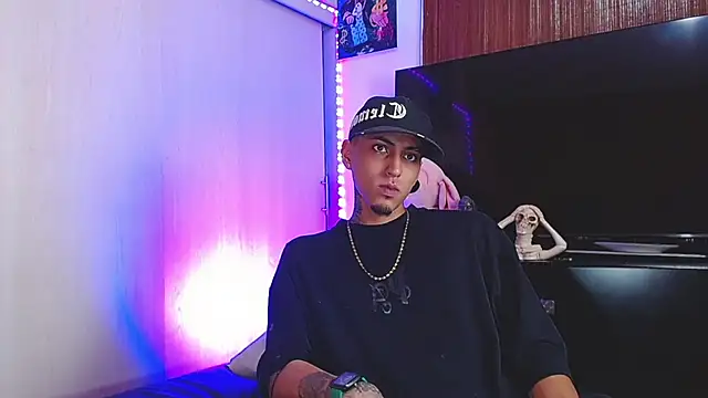 Liam lee online show from 12-02-25, 03:51